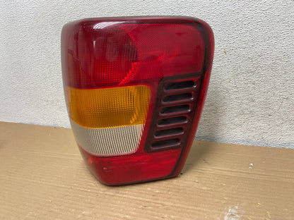 1999-2004 Jeep Grand Cherokee WJ Right Passenger Rh Tail Light AG8996 LK2