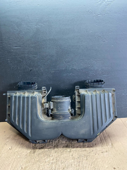 2007 to 2010 Bmw E70 X5 4.8L Engine Air Intake Filter Hosuing OEM D2767 DG10