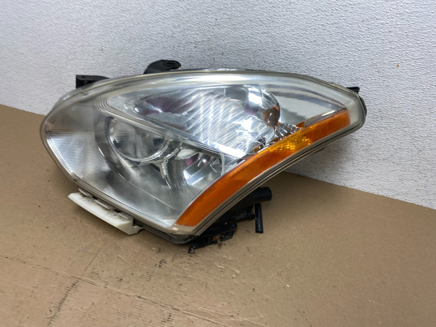 2008 to 2013 Nissan Rogue Left Driver LH Halogen Headlight AF4467 DW1