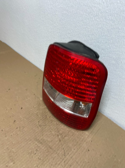 2003 2004 2005 Kia Sedona Right Passenger RH Side Tail Light OEM AB6609 DW1