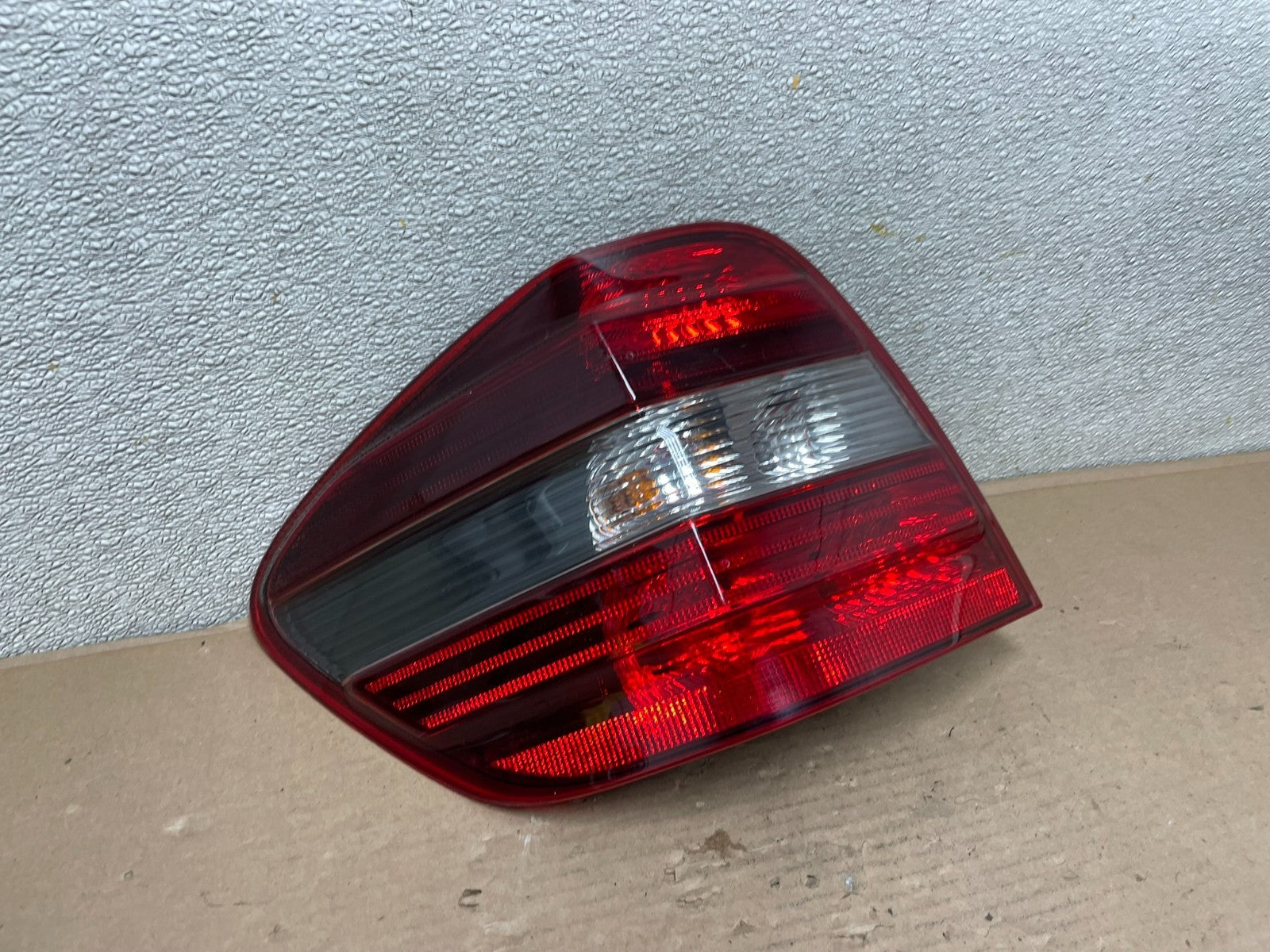 2009 to 2011 Mercedes ML350 ML-Class Left Driver Side  Tail Light OEM AA9975 LK2