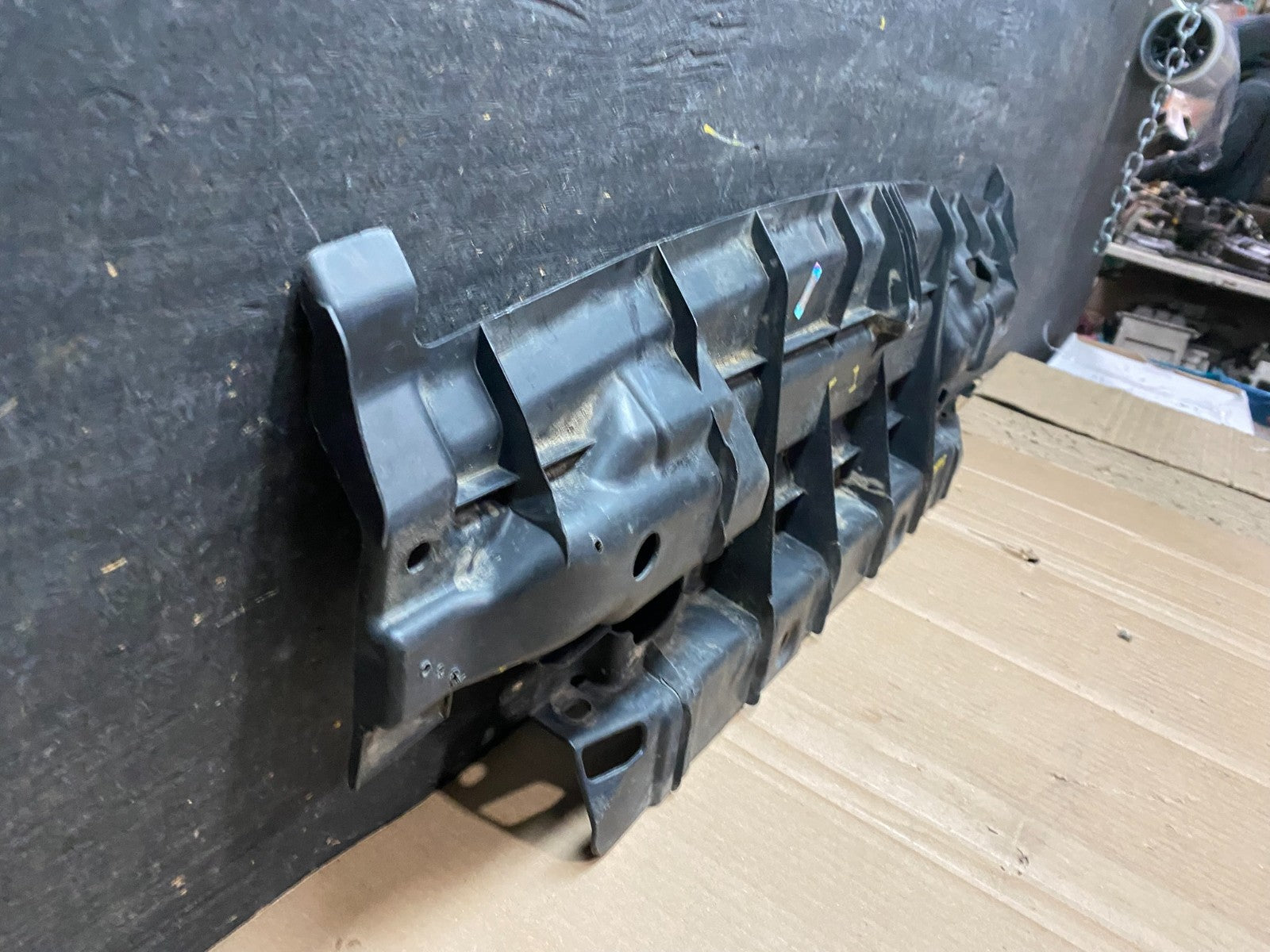 2006 - 2007 Subaru Tribeca Lower Center Engine Cover Trim Oem W4687 DG7