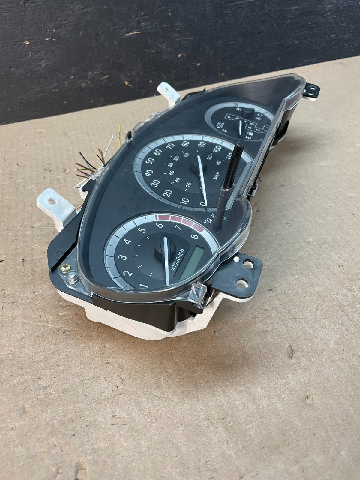 2004 2005 Toyota Sienna Speedometer Cluster Gauge AE3370 DG1