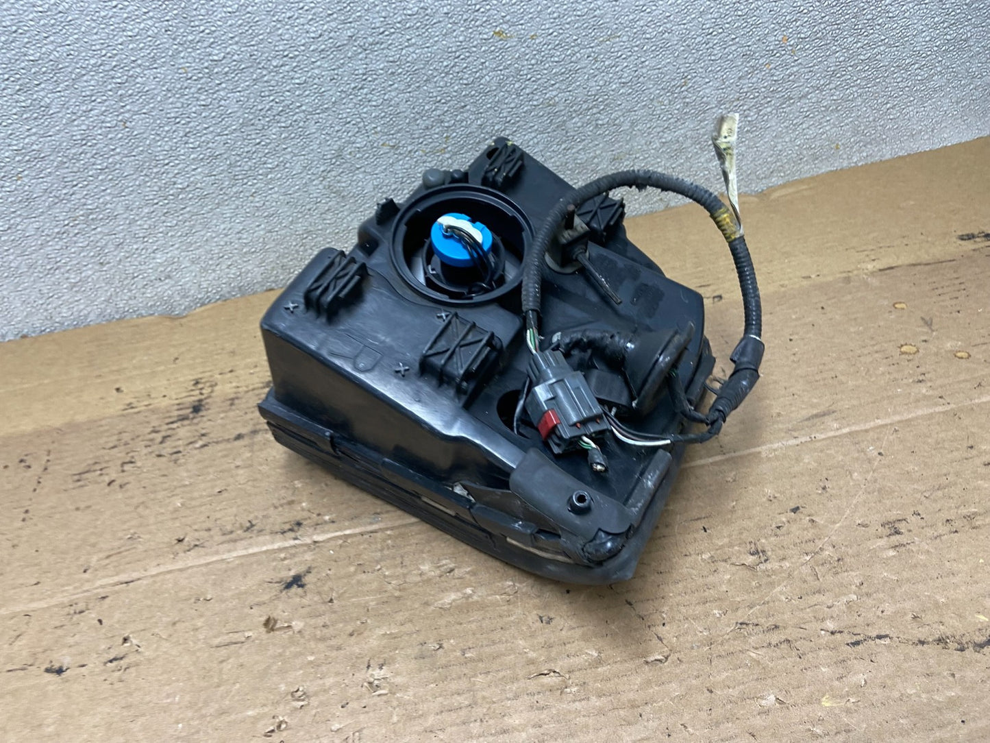 2002-2005 Mercury Mountaineer Right Passenger Halogen Headlight OEM AB3383 DW8