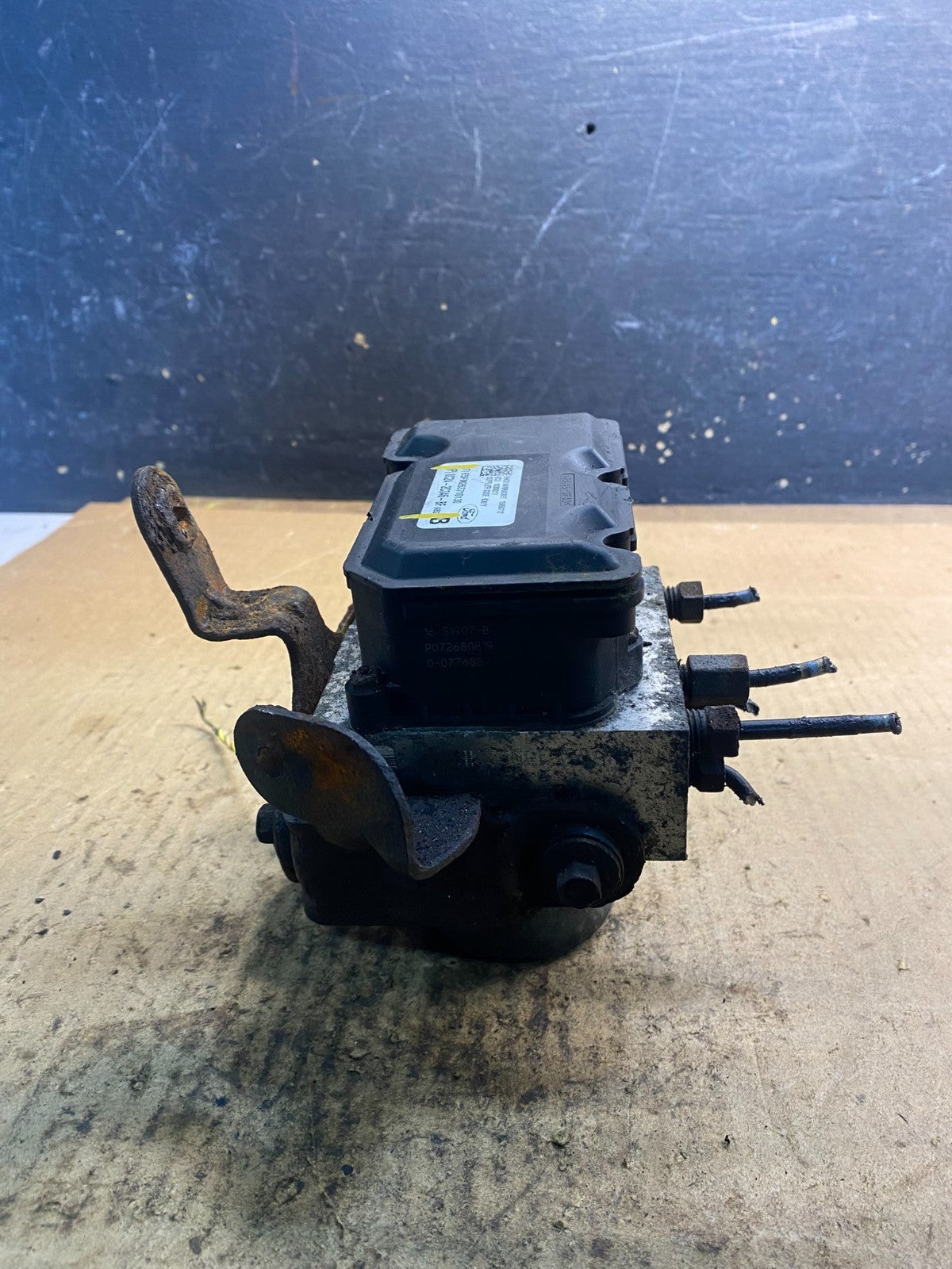 2008 Ford E150 Van ABS Anti-Lock Brake Control Module EHCU 8C24-2C346-BF z24302