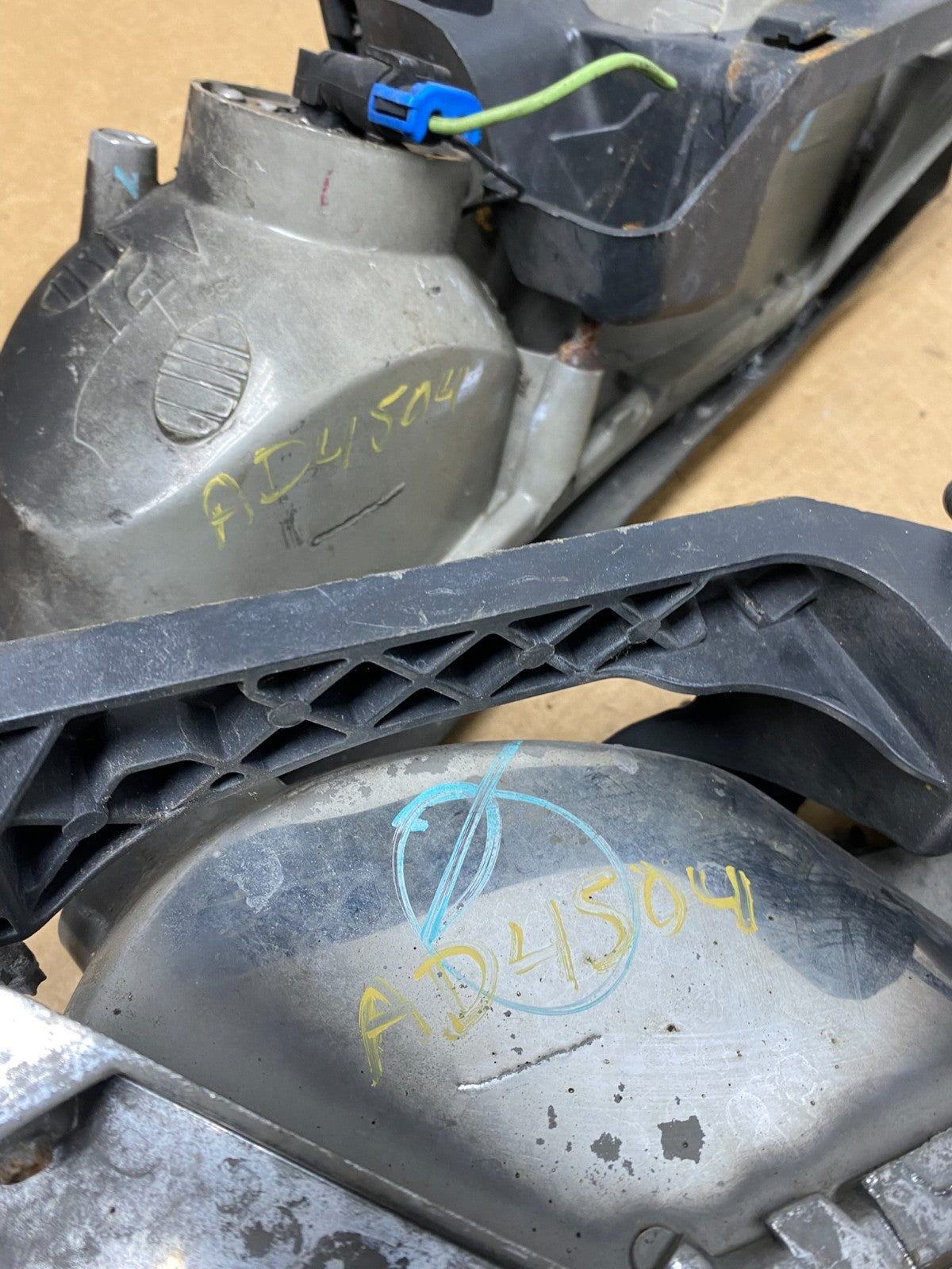 1998 to 2002 Chevrolet Camaro Pair Left and Right Headlights ad4504 DG11