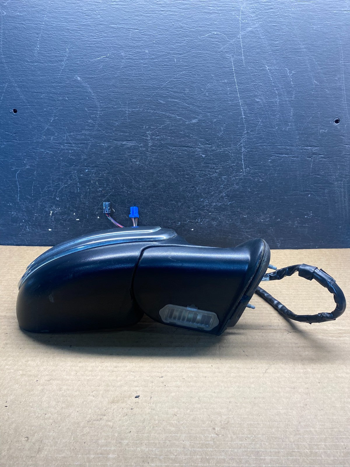 2003-2006 Chevrolet Tahoe Suburban Right Passenger Turn Door Mirror AF67683