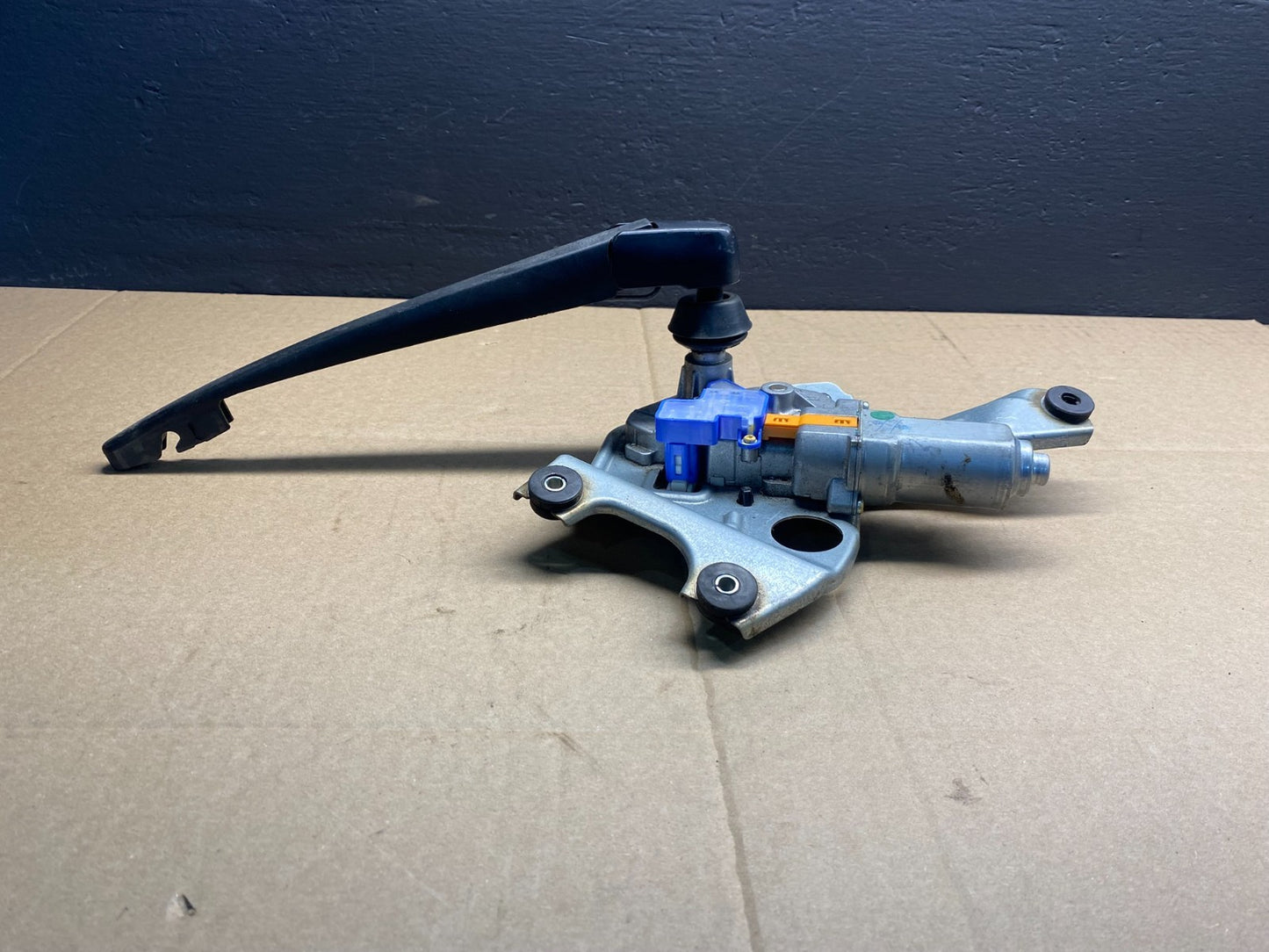 2010 to 2014 Subaru Legacy Outback Rear Wiper Motor AB41951