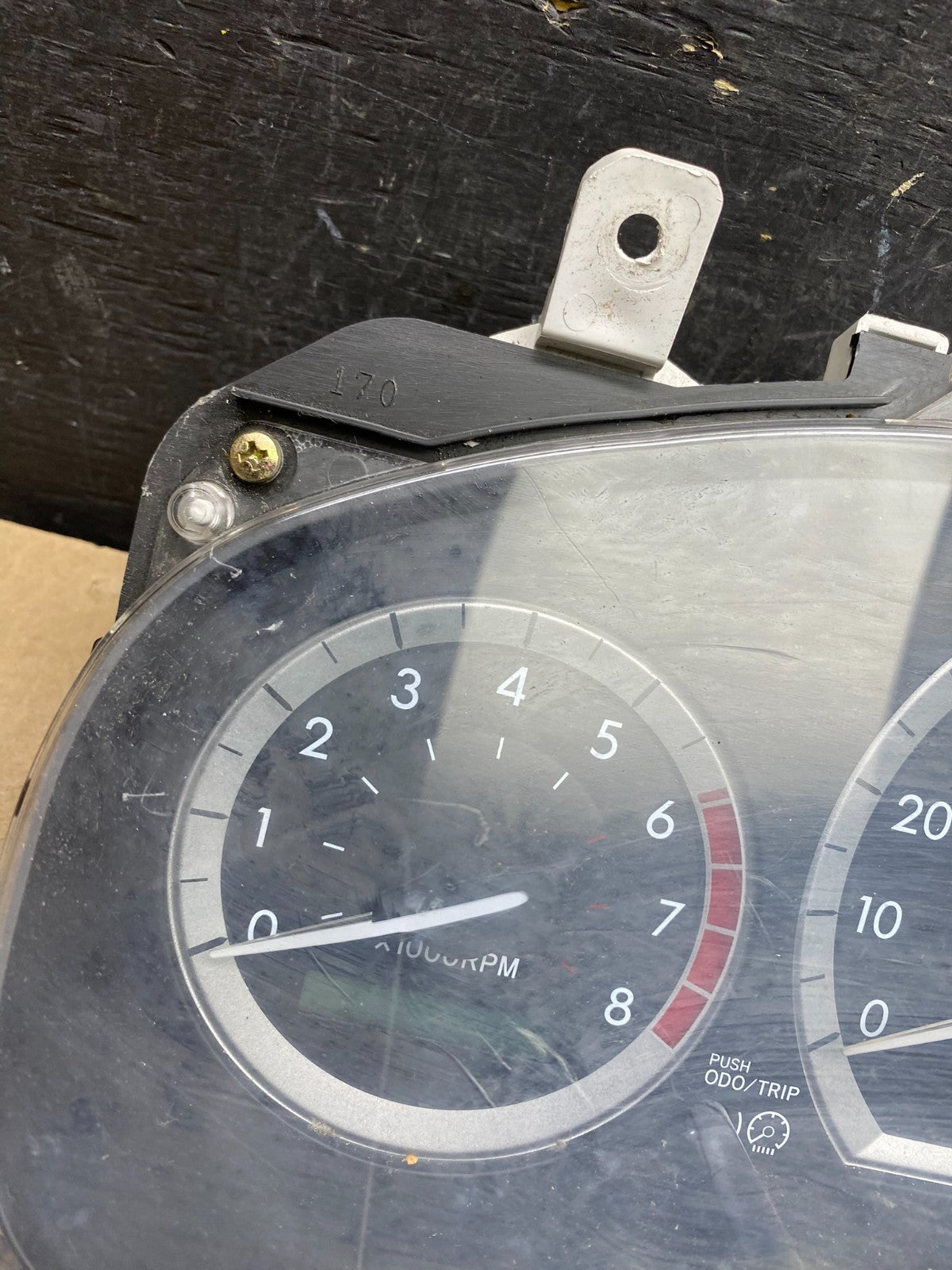 2004 2005 Toyota Sienna Speedometer Cluster Gauge U5477 DG1