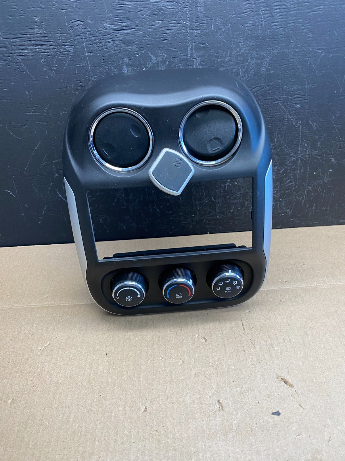 2011 to 2017 Jeep Compass Dash Climate Temperature Control Radio Bezel AC6223 DG0