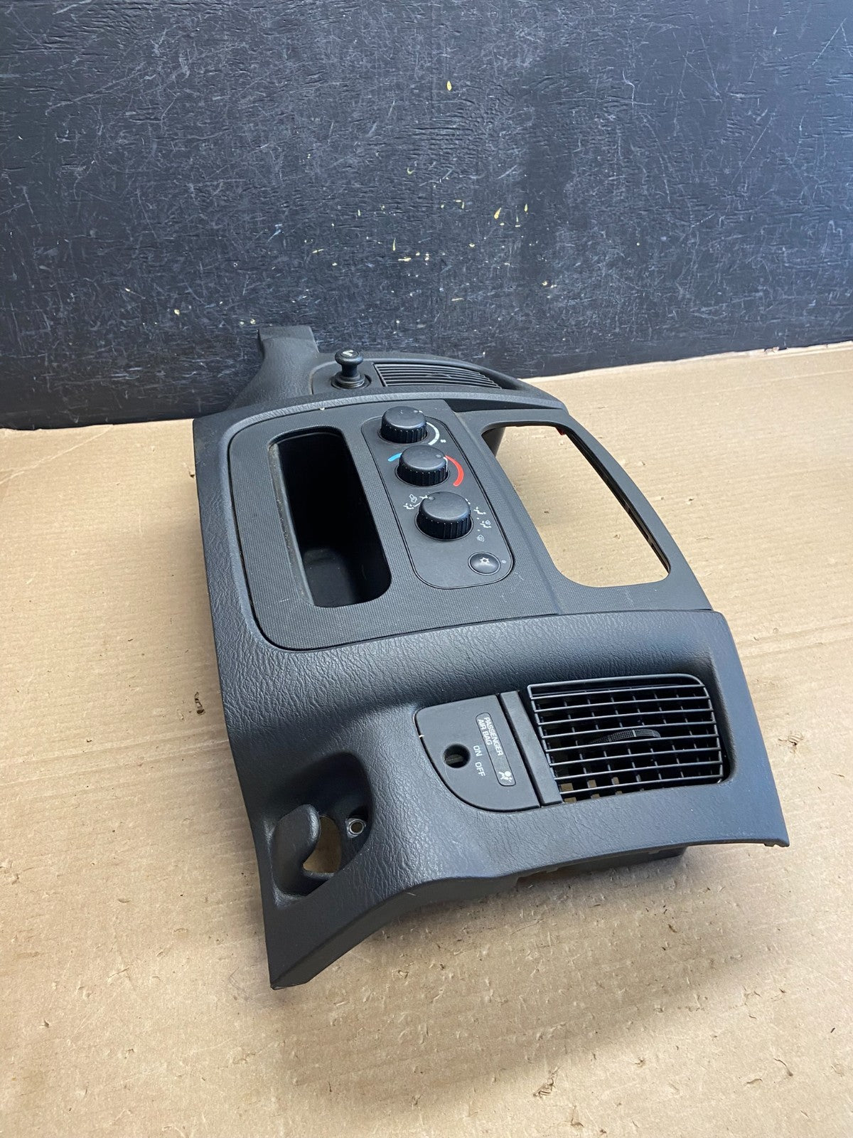 2002 to 2005 Dodge Ram Radio Climate Control Dash Air Vent Bezel Trim ah3478 DG2