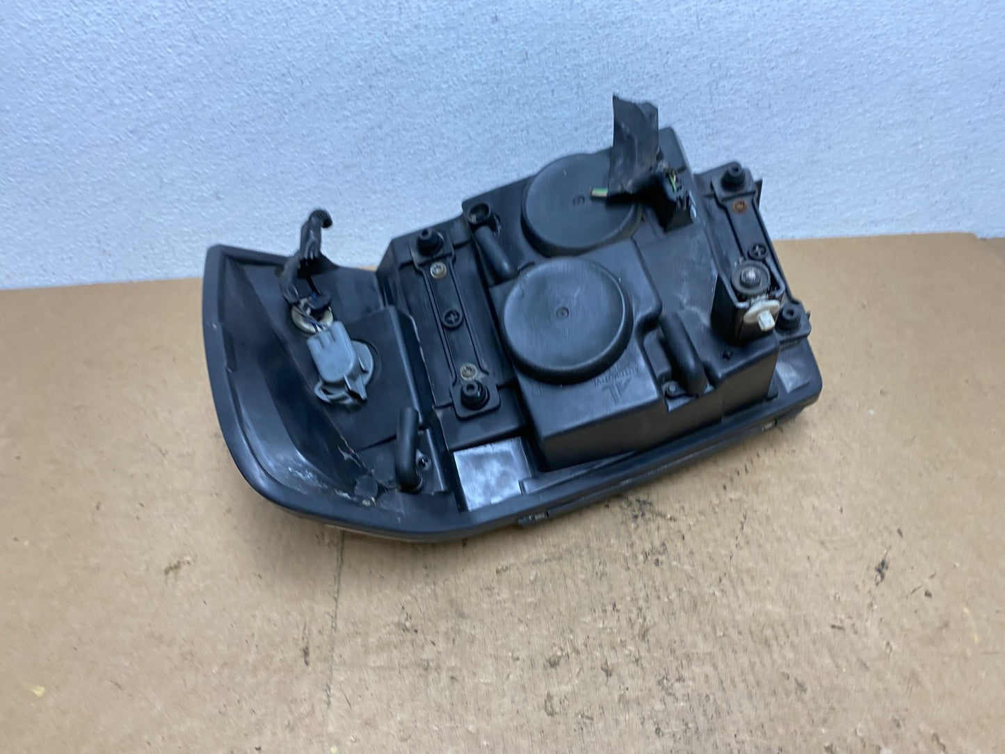 2002 to 2009 Gmc Envoy Right Passenger RH Side Headlight Halogen AC3421 DW5