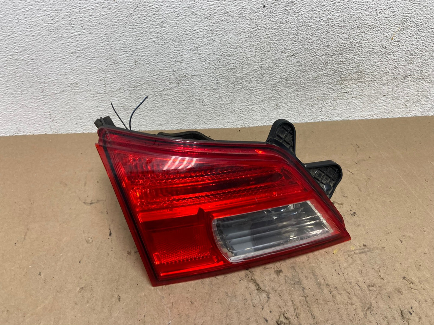 2010-2014 Subaru Outback Left Driver Lh Side Inner Tail Light AE6568 LK0