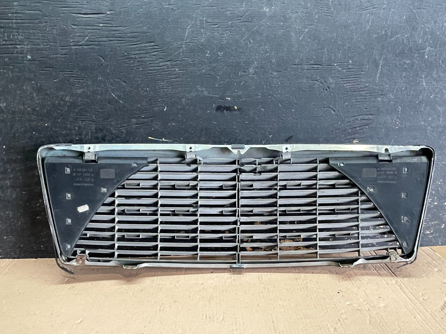 1994 - 1999 Mercedes-Benz W140 S600 S500 S320 Front Upper Grille OEM AA1944 DG8