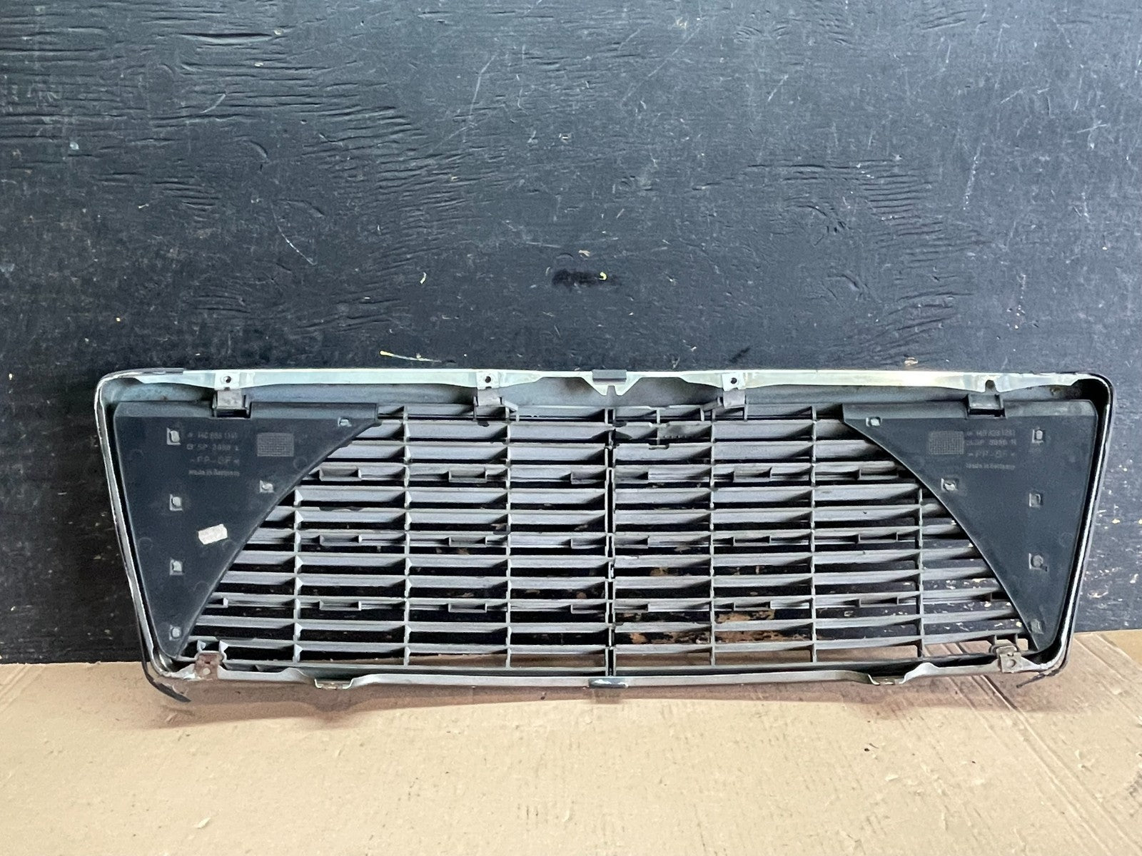 1994 - 1999 Mercedes-Benz W140 S600 S500 S320 Front Upper Grille OEM AA1944 DG8