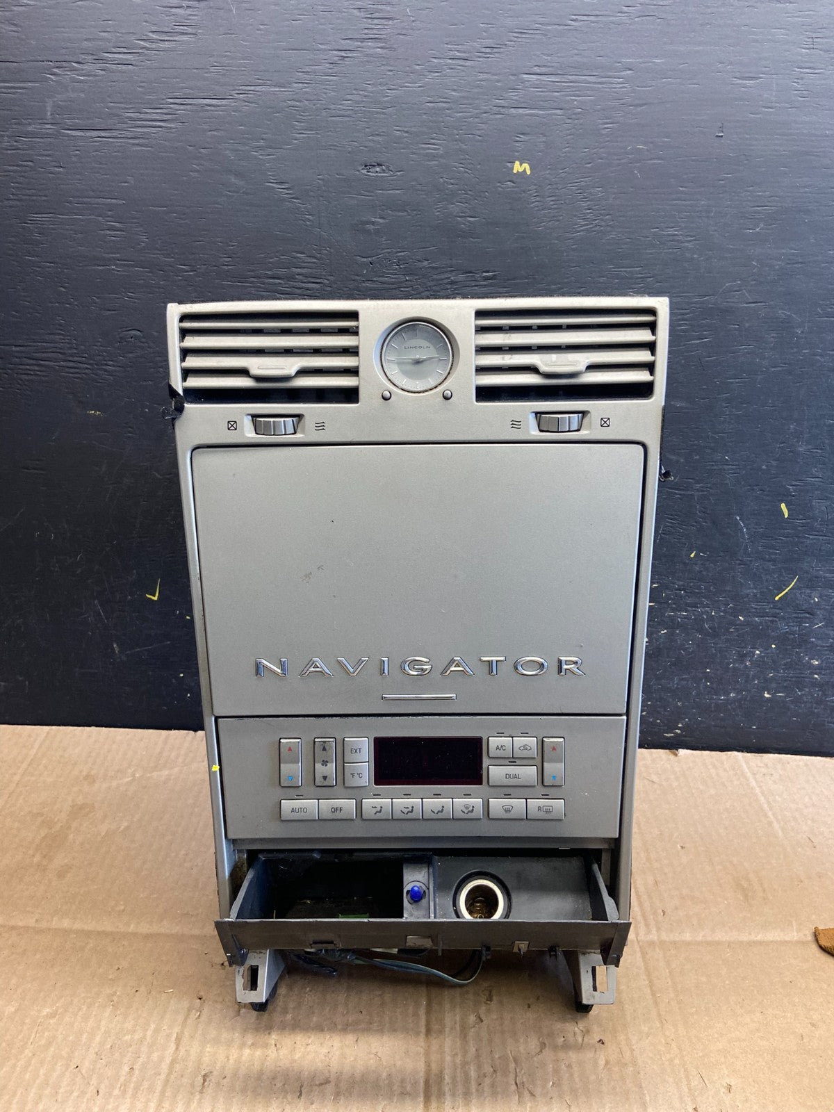 2003 - 2006 Lincoln Navigator Climate Control Bezel Air Vent Dash Trim aa8148 DG0