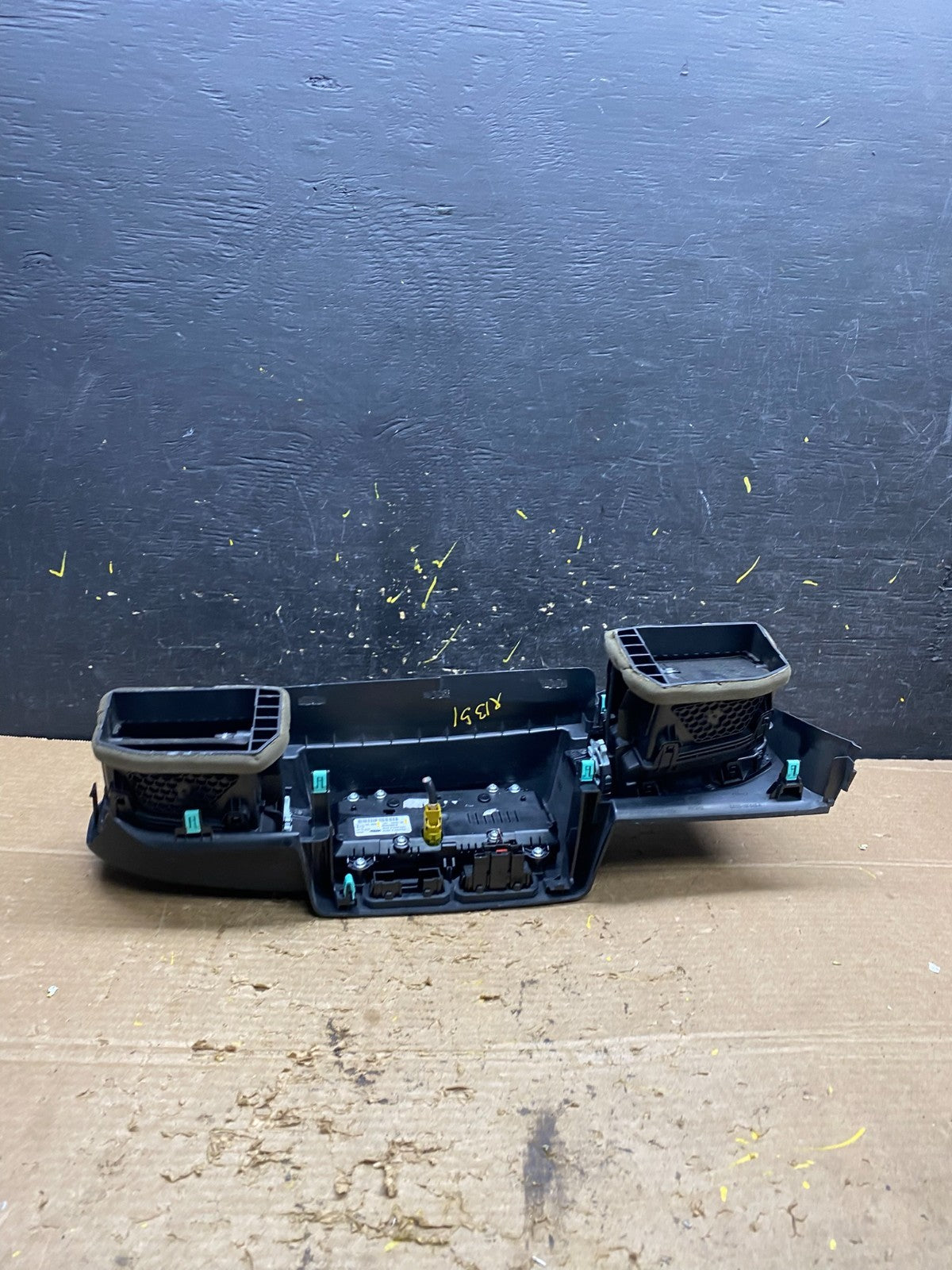 2020 to 2023 Ford  Explorer Console Radio Display Screen Air Vents x1351 DG4