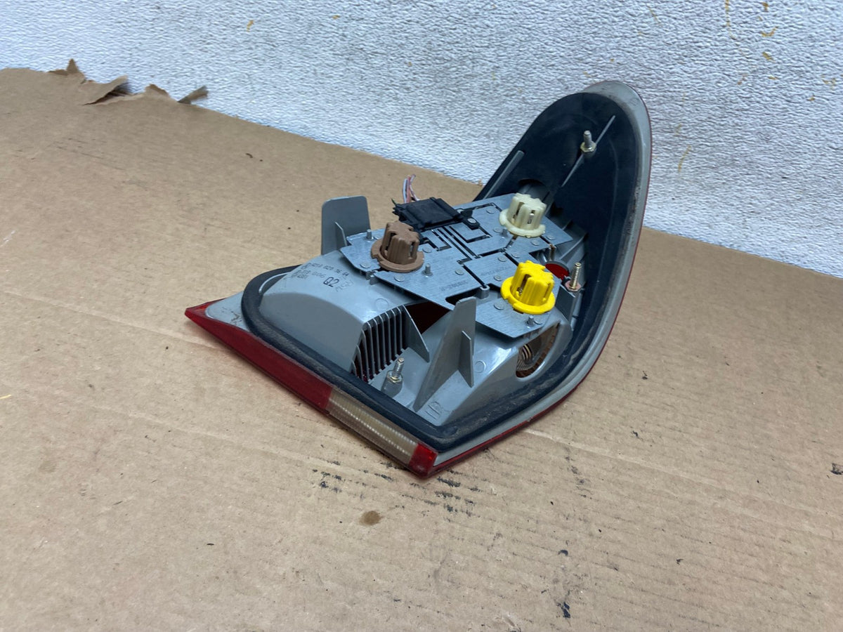 2000-2002 Mercedes-Benz E-CLASS E430 Right Passenger Side Tail Light AH4019 LK3