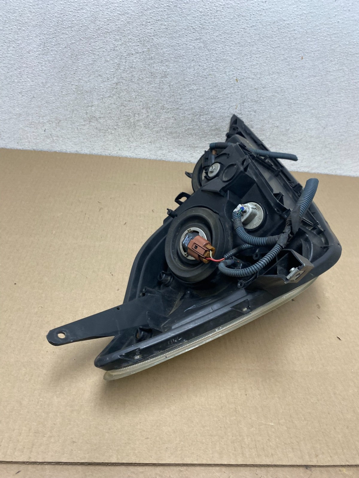 2004-2005 Toyota Sienna Left Driver LH Side Halogen Headlight AG5835 DW8