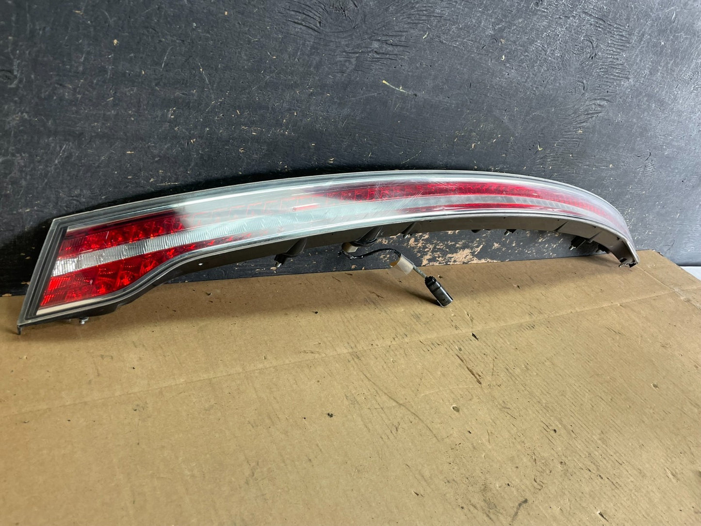 2013-2019 Lincoln MKZ Rear Center Trunk Tailgate Tail Light OEM z8251 DG1