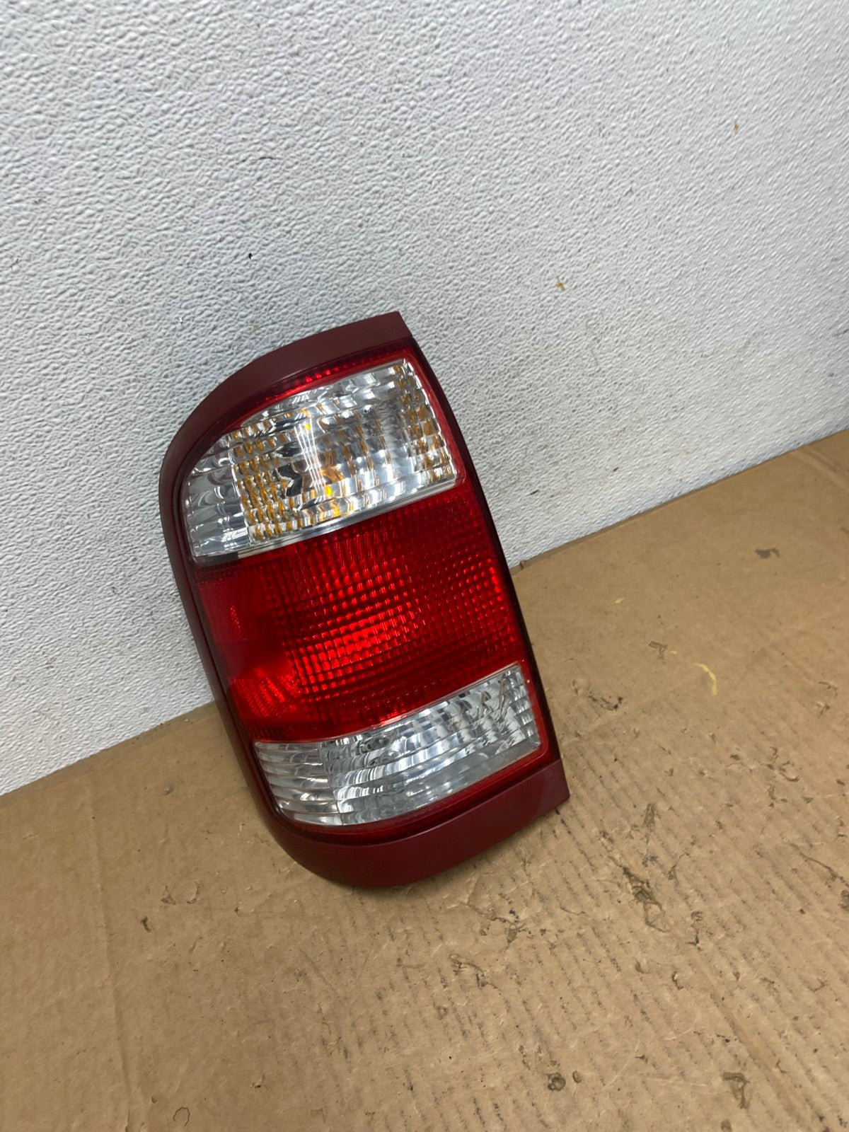 1999 to 2004 Nissan Pathfinder Left Driver Lh Side Tail light AD1070 LK2