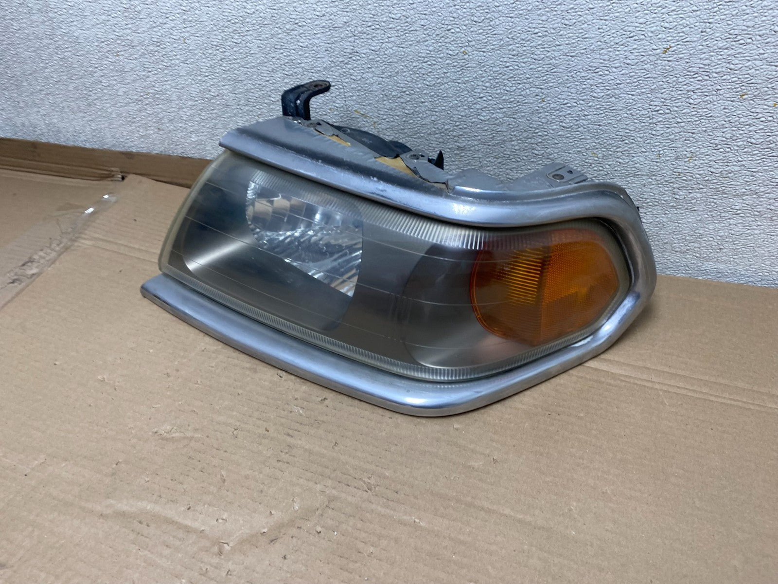 2000 - 2006 Mitsubishi Montero Left Driver Lh Side Headlight Halogen U0741 DW1