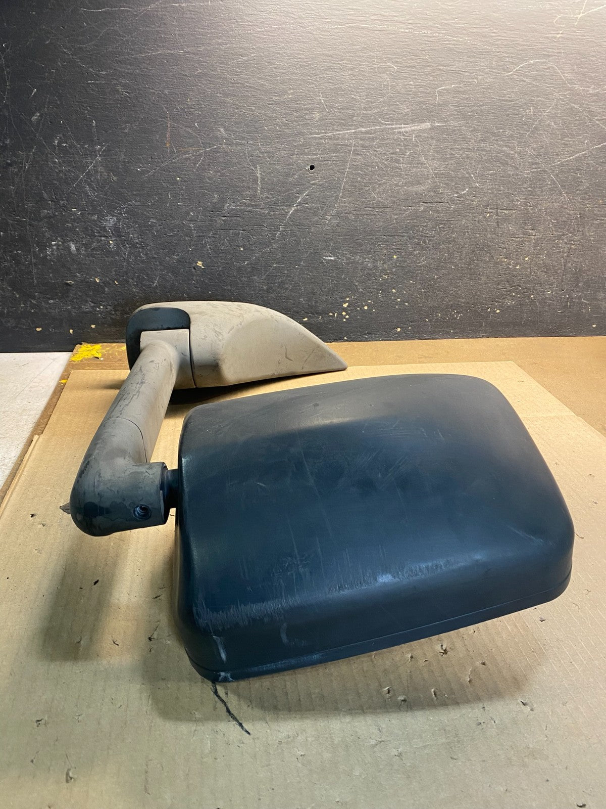 1992 to 2001 Ford E-Series E150 E250 E350 714487 Velvac 17.5 in. Arm Z51901
