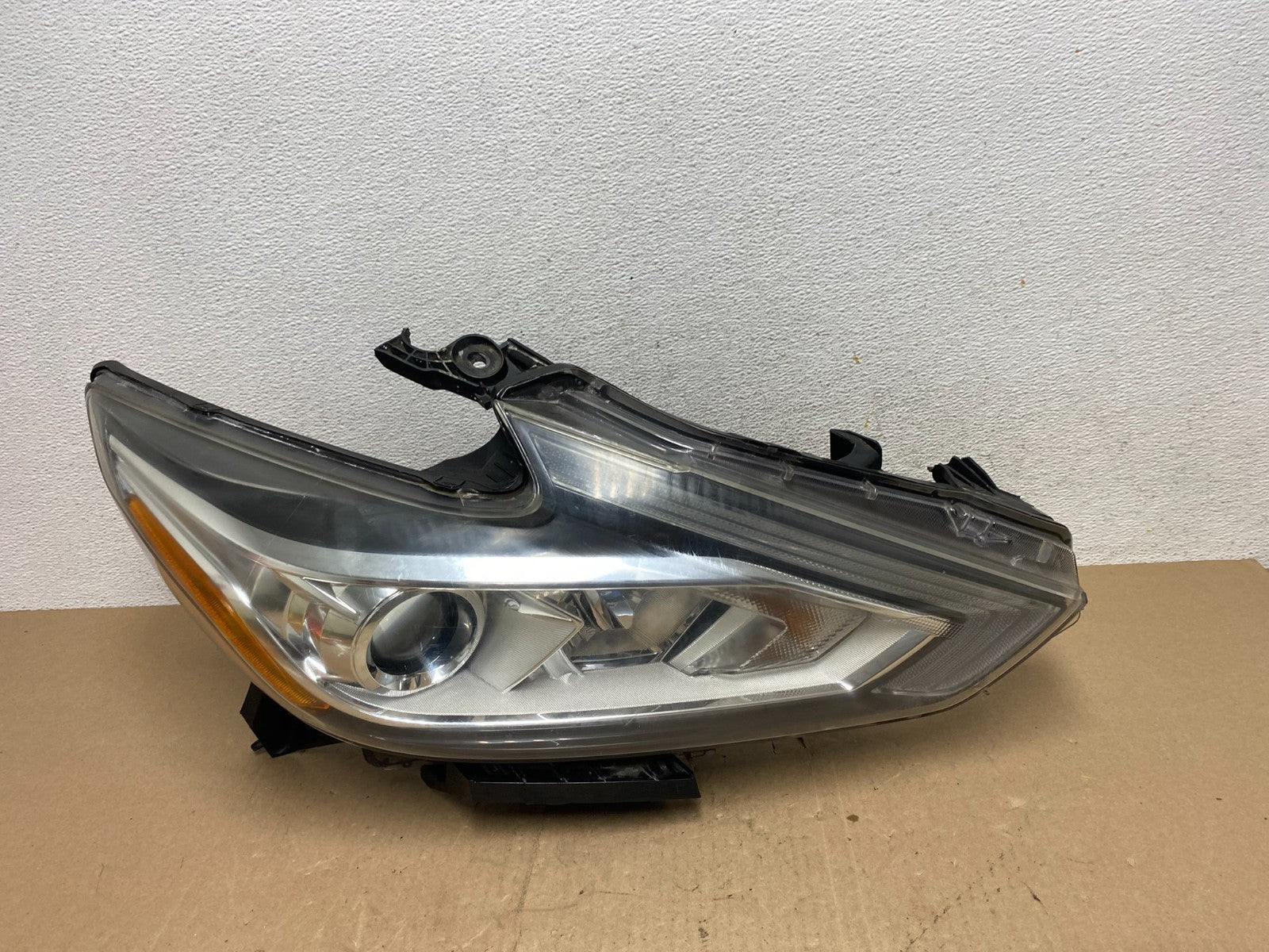 2016 - 2018 Nissan Altima Right Passenger RH Halogen Headlight AE6750 DW0