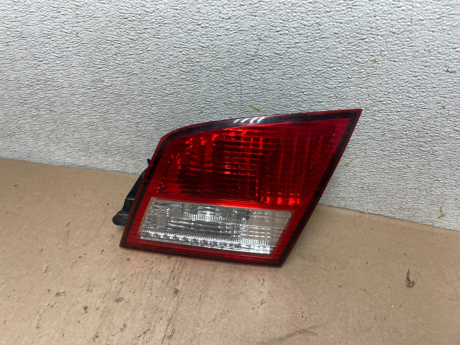 2002-2004 Infiniti i35 Inner Right Passenger Rh Side Tail Light Q4507 DW1