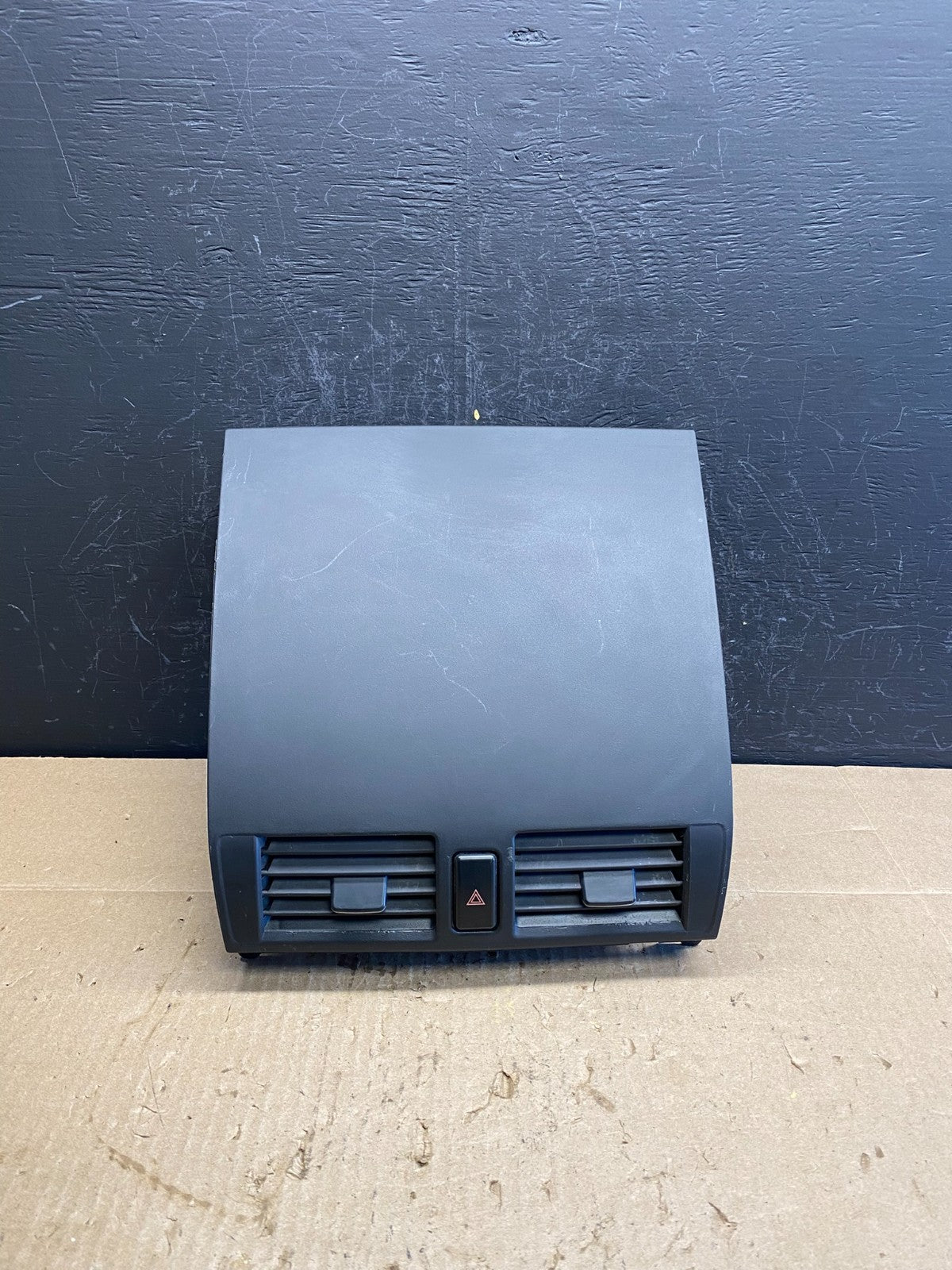 2007 to 2009 Mazda 3 Center Dash Hazard Air Vent Cover Switch ac6822 DG0