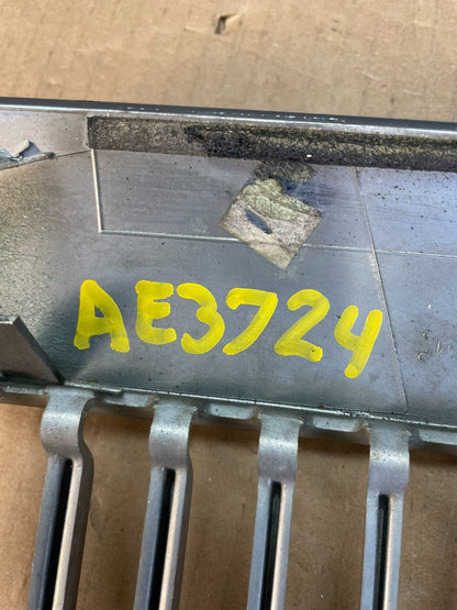 2003 - 2005 Mercury Grand Marquis Front Upper Grill Grille AE3724 DG5