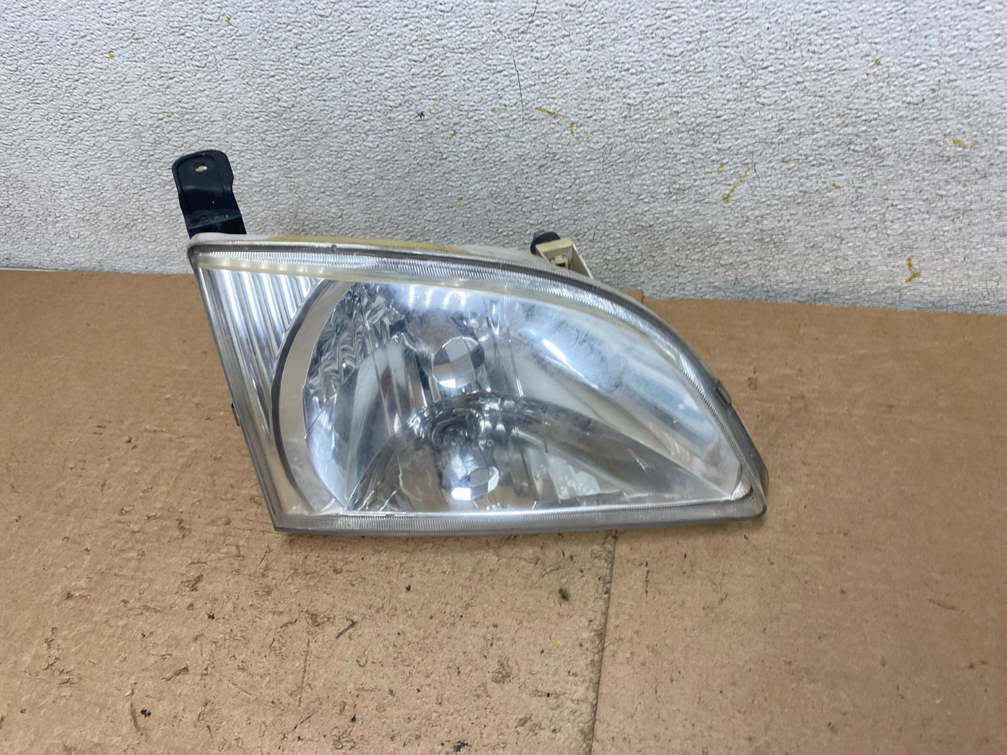 2001 2002 2003 Toyota Sienna Right Passenger Rh Side Headlight Halogen P9864 DW1