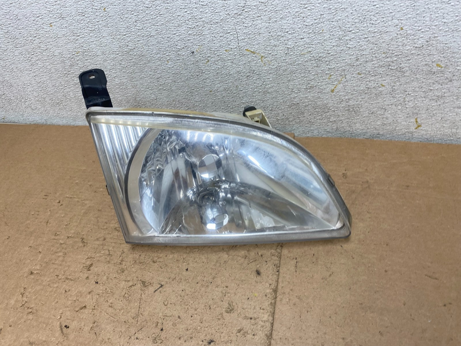 2001 2002 2003 Toyota Sienna Right Passenger Rh Side Headlight Halogen P9864 DW1