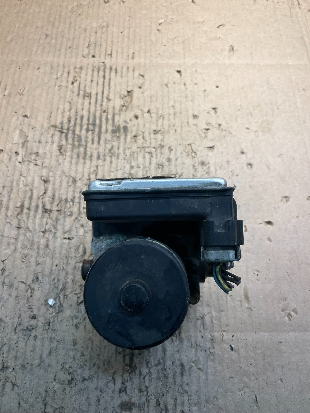 2004-2007 GMC Savana Express ABS Brake Pump Control 13567149 U9527 DG5