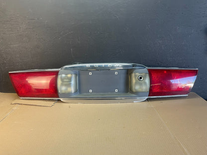 2000 to 2005 Buick Lesabre Trunk Rear Center Tail Light Panel AE3502 DG0