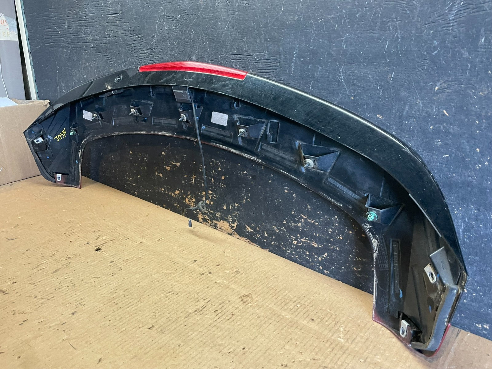2010-2016 Cadillac Srx Upper Rear Spoiler Wing Brake Light Oem AA5960 DG8