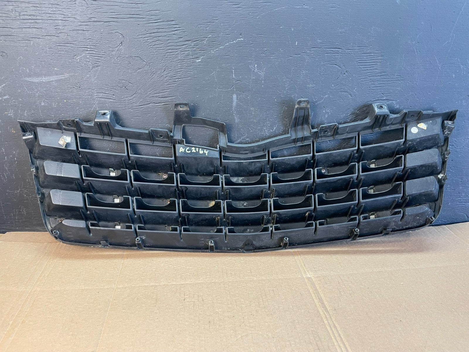 2008 to 2012 Kia Borrego Front Bumper Upper Grille Grill OEM ac2164 DG4