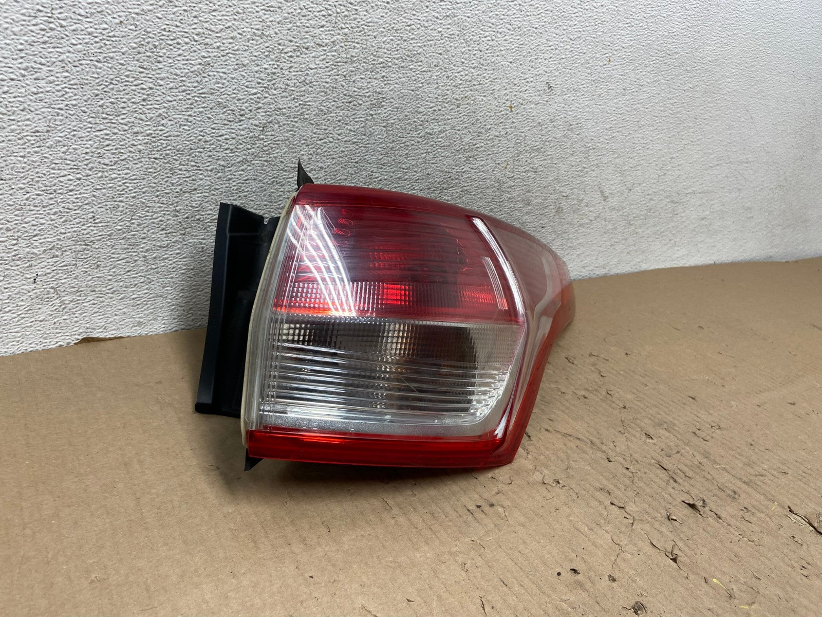 2013 to 2016 Ford Escape Right Passenger RH Side Tail Light AG8031 LK1