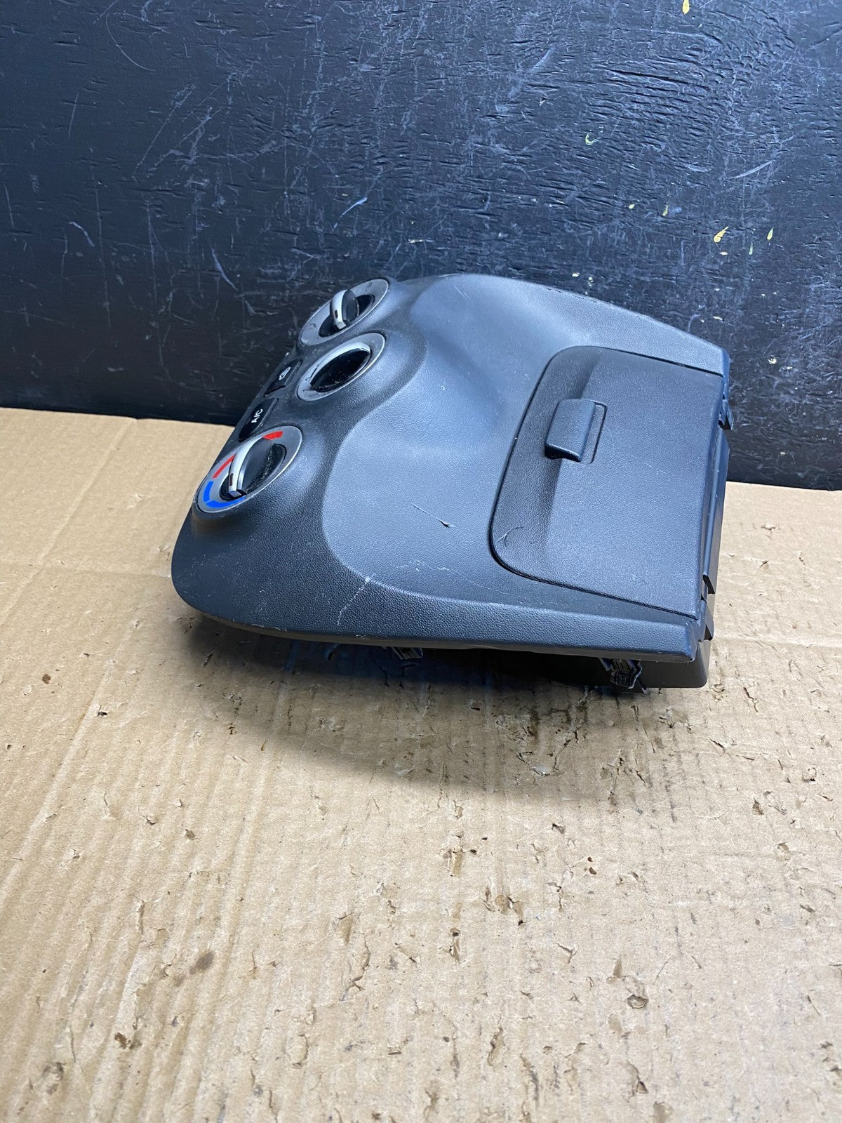 2010 to 2011 Hyundai Accent Center Heater A/C Climate Control Panel AD1878 DG4