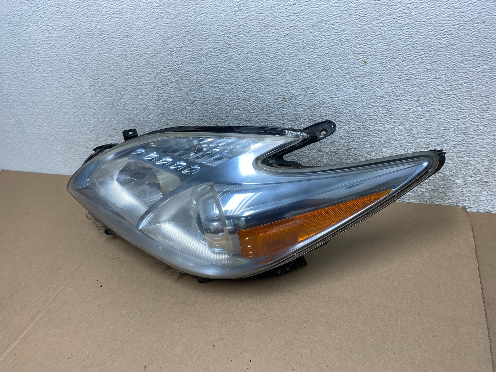 2010 - 2011 Toyota Prius Left Driver LH Blue Halogen Headlight AG6571 DW1