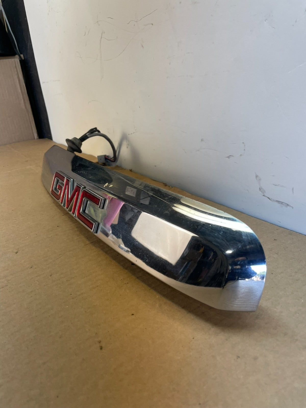 2007-2012 GMC Acadia Chrome Tailgate Rear Finish Molding Back W/Camera AG3160 DG1
