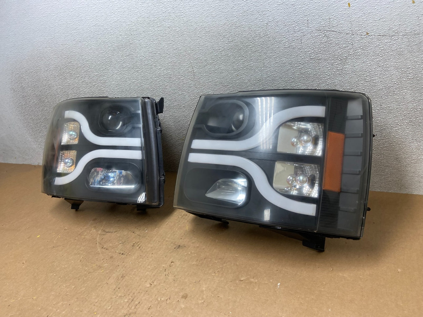 2007 to 2014 Chevrolet Silverado Left+Right Side Headlights Z7065 DG1