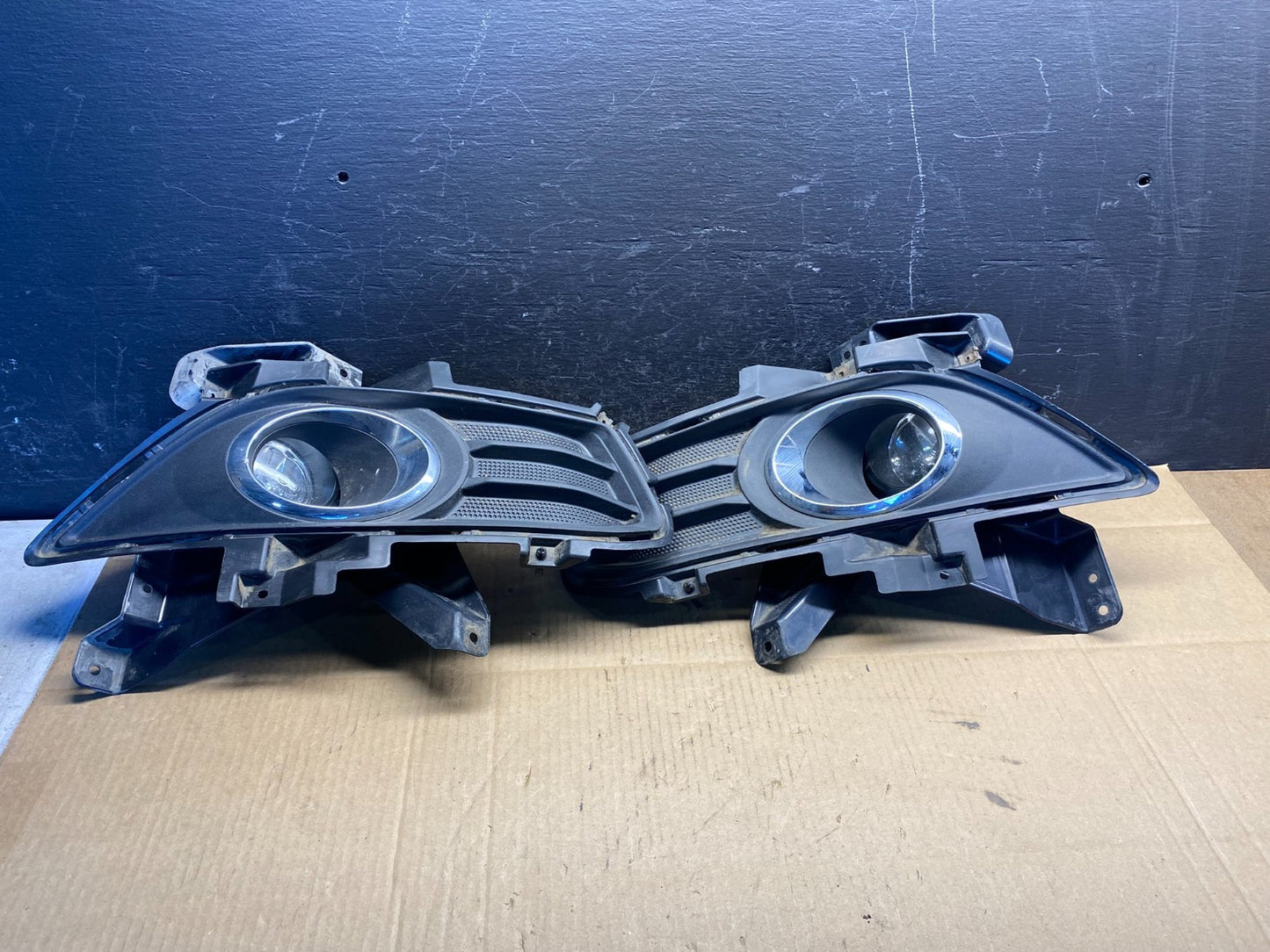 2013-2016 Ford Fusion Front Bumper Left+Right Set Fog Light Bezel Trim AD5046 DG0