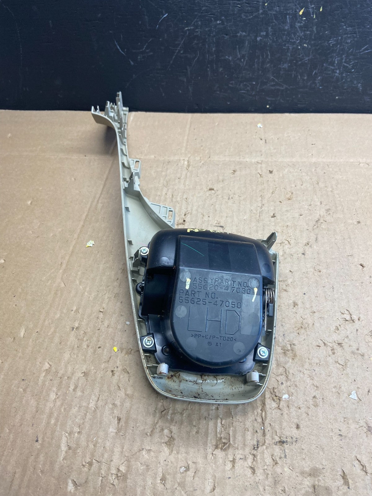 2010 to 2015 Toyota Prius Center Console Cup Holder Trim Bezel AB9681 DG5