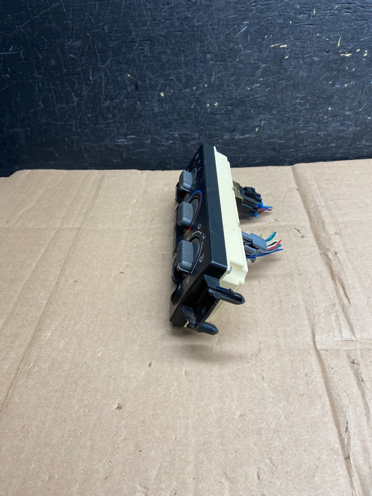 1999-2001 Chevrolet Tahoe AC Climate Control HVAC Rear Window Defogger AI6016 DG2