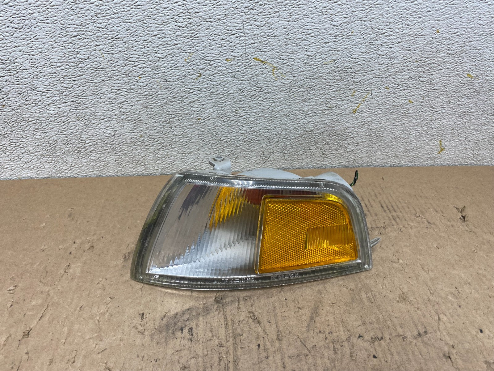 1997 to 2001 Mitsubishi Mirage Left Driver LH Turn Signal OEM Q2764 DG0
