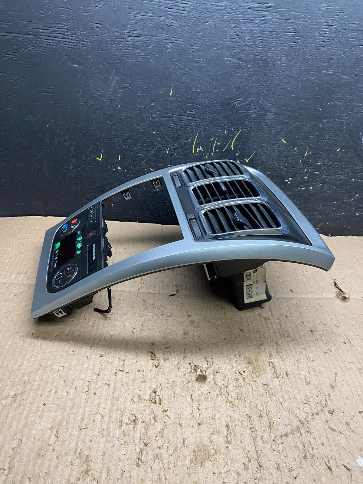 2007 - 2012 GMC Acadia A/C Heater Climate Control Radio Panel Bezel OEM Y8087 DG3