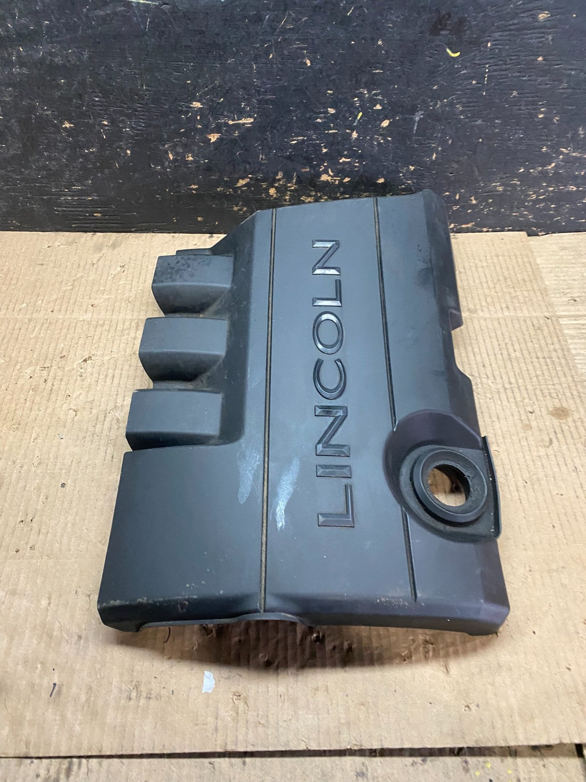 2009 to 2012  Lincoln MKS 3.7L Engine Motor Cover w5877 DG3