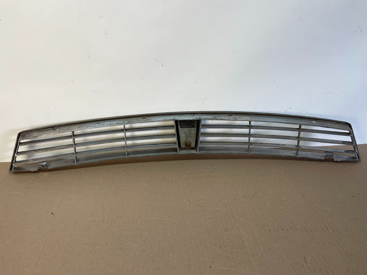 1984 to 1991 Jaguar XJS Front Upper Grille Grill AI0697 DG3