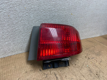 2005 Honda Accord Right Passenger Rh Side Tail Light Oem AA8437 LK2